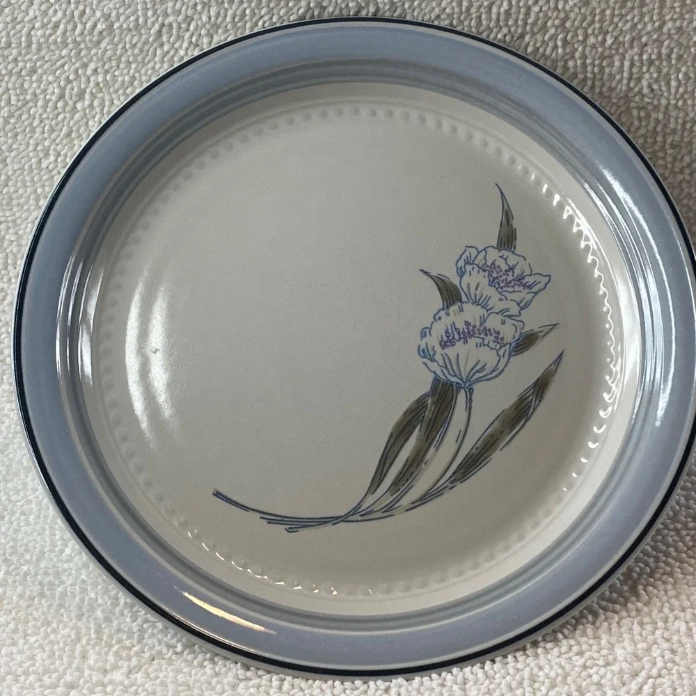 Johann Haviland Crowning Fashion Blue Floral Dinner Plate 10.5